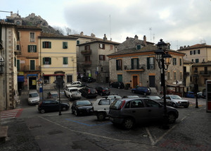 la piccola piazza di G. Matteotti -Tolfa