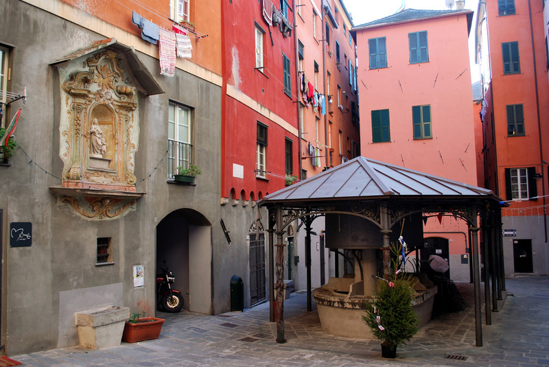 ''piazza truogoli di Santa brigida'' - Genova
