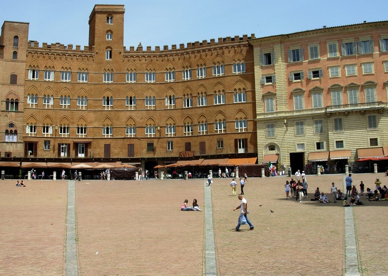 ''A forma di conchiglia'' - Siena