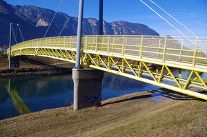 Ponte ciclo-pedonabile sul fiume Adige a Laghetti di Egna