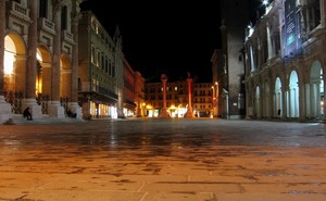 Piazza dei Signori in notturna