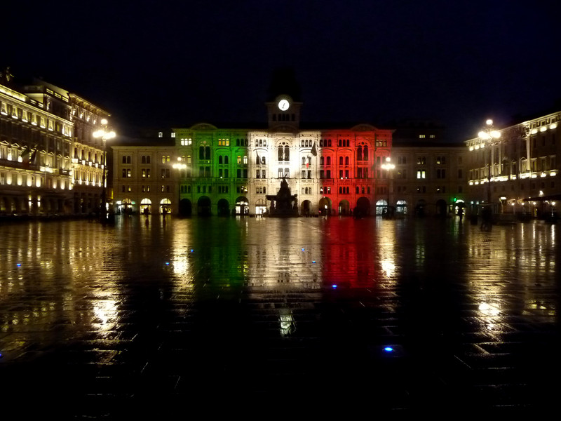 ''riflessi tricolore in Piazza Unità'' - Trieste