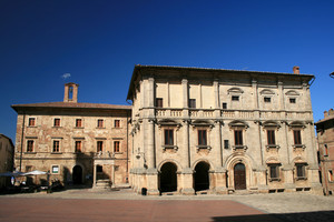 Dal Duomo, parte di Piazza Grande