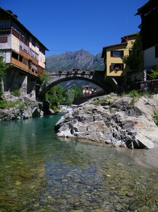 Vecchio ponte in pietra