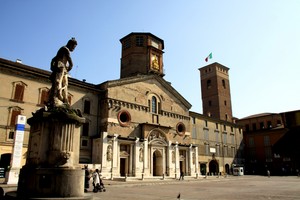 Piazza Prampolini….Vista sul duomo