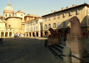 leoni a guardia della piazza