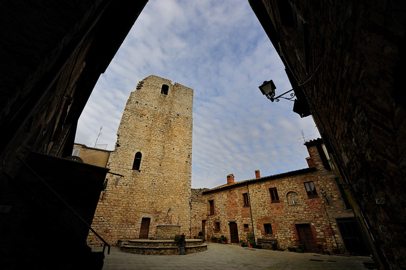 ''Entrando nella Piazza di San Savino'' - Magione