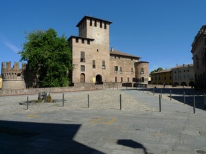 Attorno alla magnifica rocca