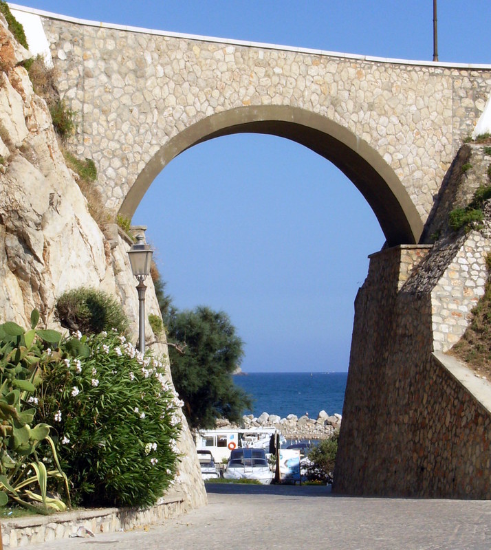 ''Il mare oltre il ponte'' - Sperlonga