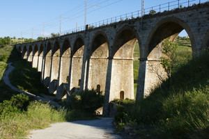 Il ponte ferroviario sulla vallata