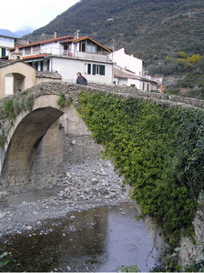 il ponte romanico sul torrente Argentina