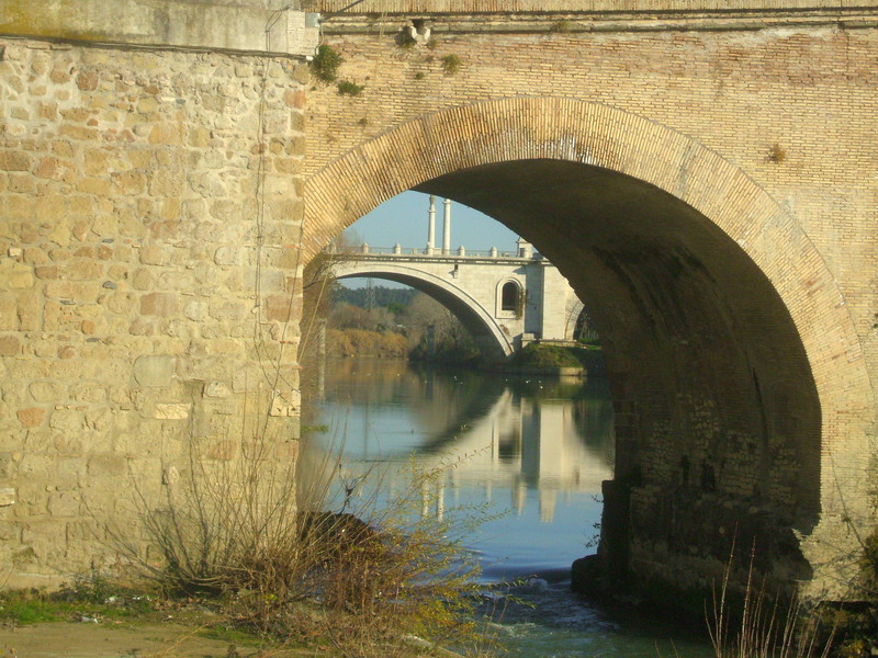 ''sovrapposizione di archi a Ponte Milvio'' - Roma
