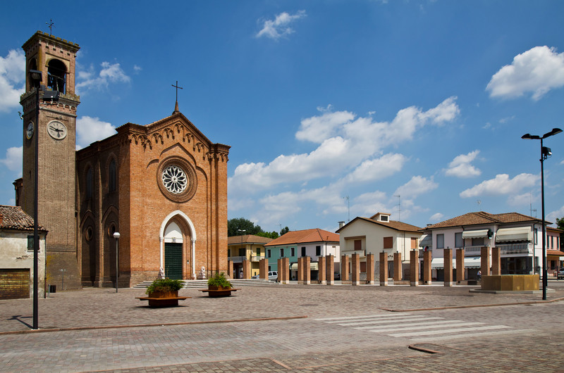 ''Piazza Municipale'' - Castelnovo Bariano