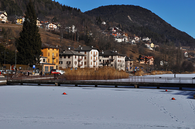 ''ponte pedonale sul lago ghiacciato'' - Baselga di Pinè
