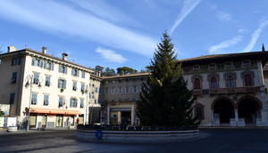 Piazza Rosmini trà luci ed ombre