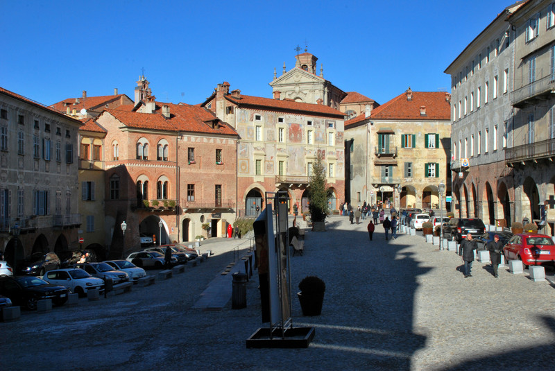 ''All’ombra della Chiesa'' - Mondovì