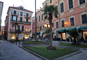Alassio: piazza Ferrero a Natale