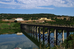 Ponte vecchio sul lago Omodeo