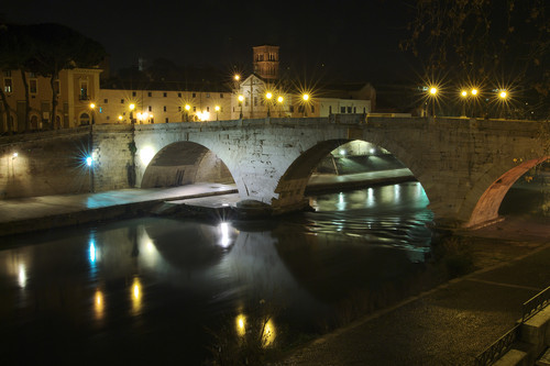 Roma ponte isola Tiberina