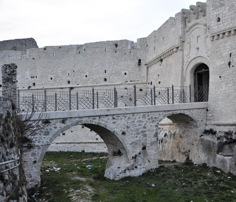 ''Ponte sul fossato del Castello montanaro'' - Monte Sant'Angelo