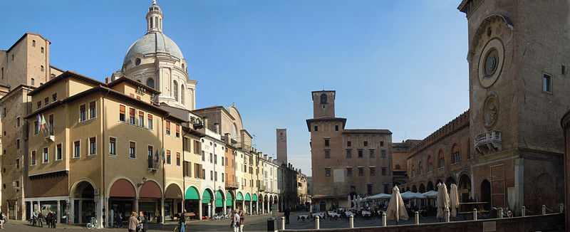 ''Piazza delle Erbe'' - Mantova