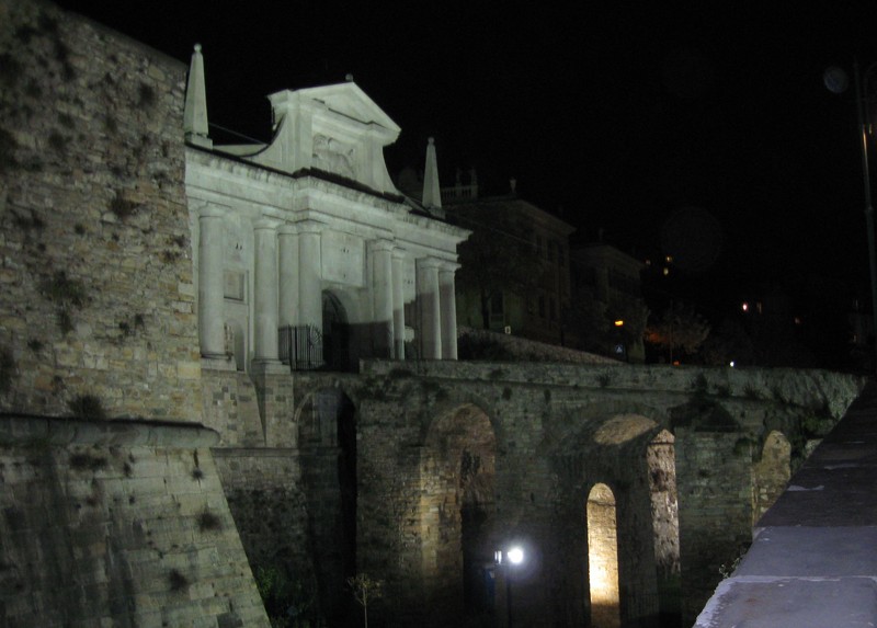 ''Il ponte di entrata alla città alta'' - Bergamo