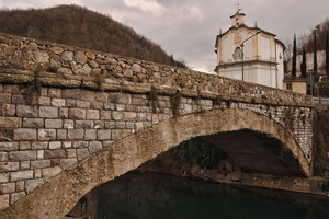 sulla sponda sinistra