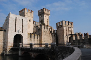 ponte d’ingresso al paese