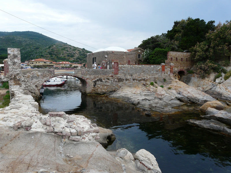 ''Il ponte della torre medicea'' - Isola del Giglio