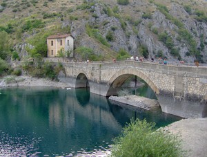 Ponte sul lago di San Domenico