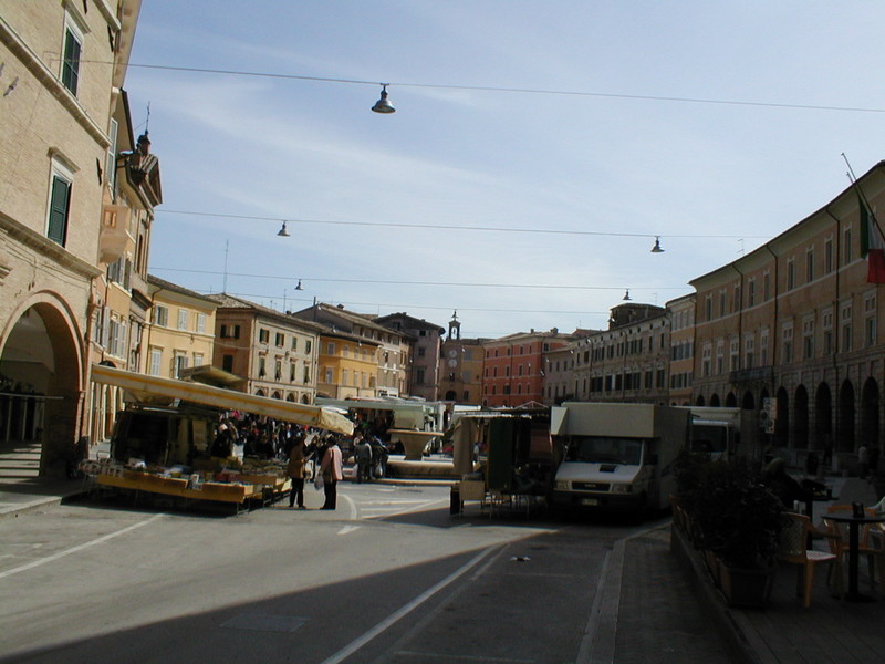 ''il mercato'' - San Severino Marche