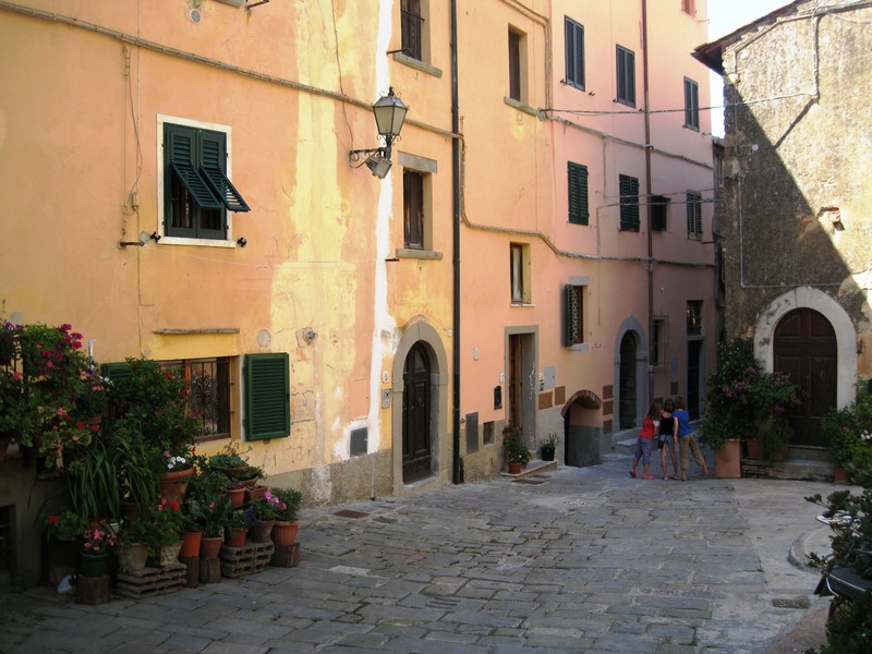 ''piazzetta fiorita'' - Castagneto Carducci