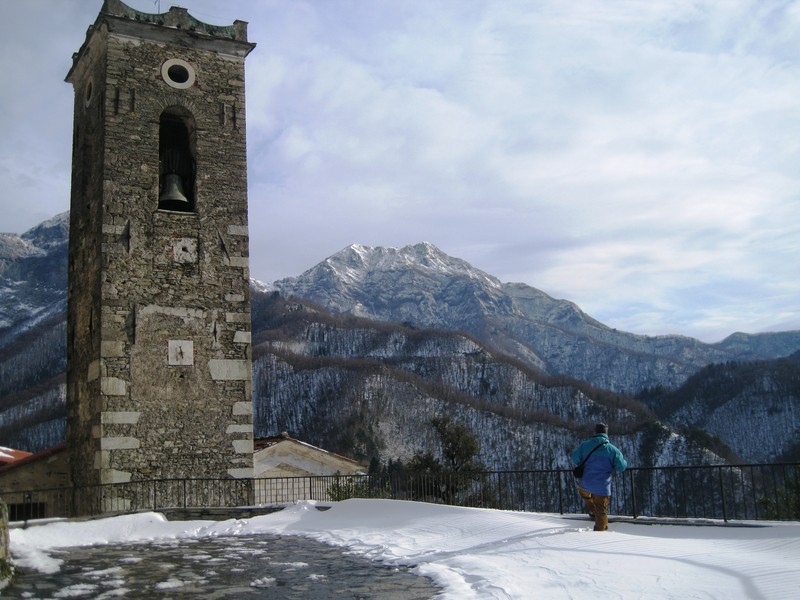 ''piazza sopra la chiesa di Pruno'' - Stazzema