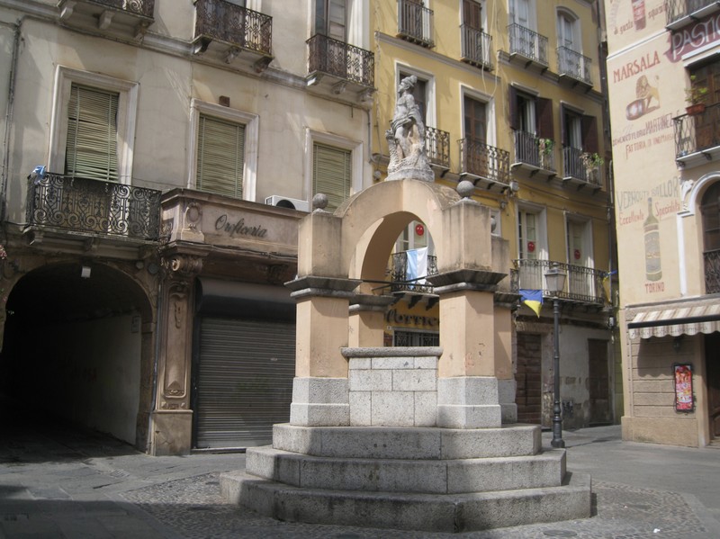 ''una piazza grossa come la fontana'' - Iglesias