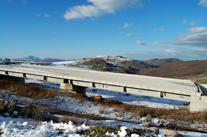 Il ponte sulla neve
