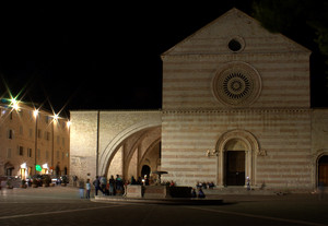 Davanti a Santa Chiara