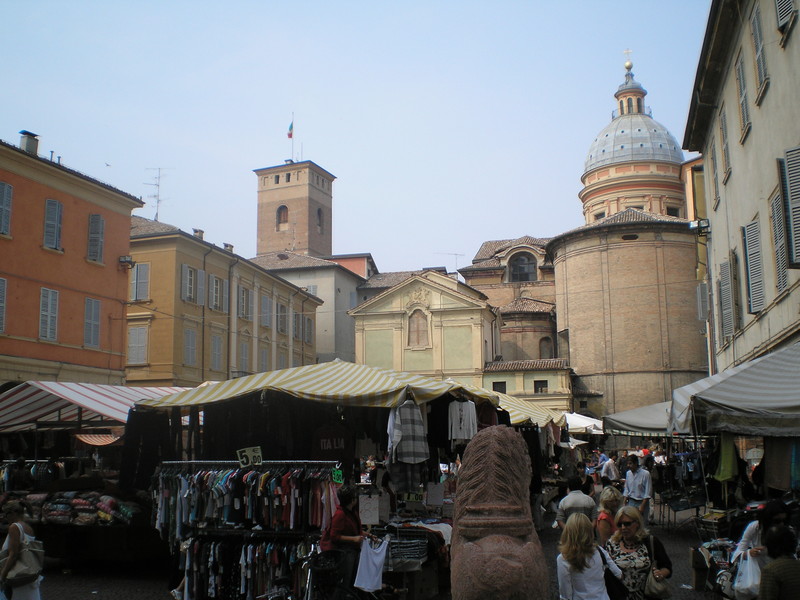''Mercato in piazza S.Prospero.'' - Reggio Emilia