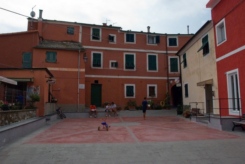 ''Piazza Sandro Pertini (evviva) Montaretto'' - Bonassola