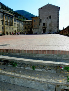 Salendo alla Piazza pensile