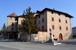 In piazza a Casez