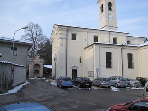 Piazza  parrocchiale SS. Pietro e Paolo