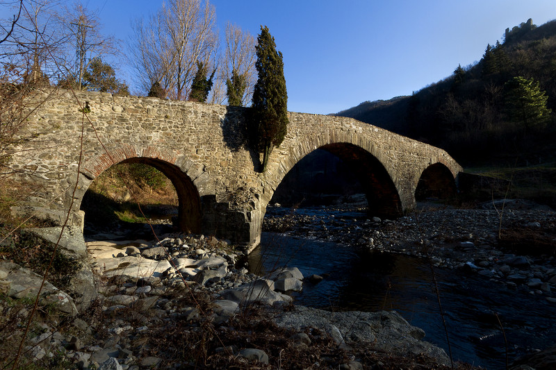 ''Il ponte Mediovale della valle del Bisenzio …e i primi raggi di sole'' - Cantagallo