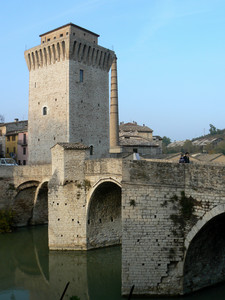 Ponte romano e torre medievale