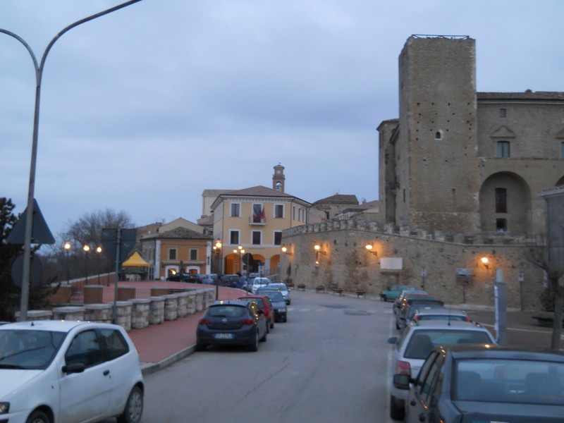 ''Piazza Rossa ( o Del Castello).'' - Crecchio