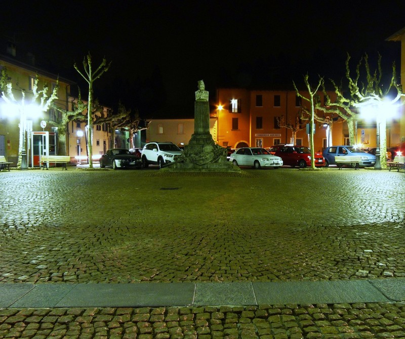 ''La piazza di Viggiù.'' - Viggiù