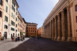 Piazza della Pietra