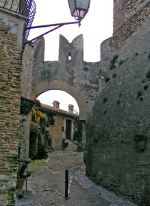 ponticello a merlatura ghibellina