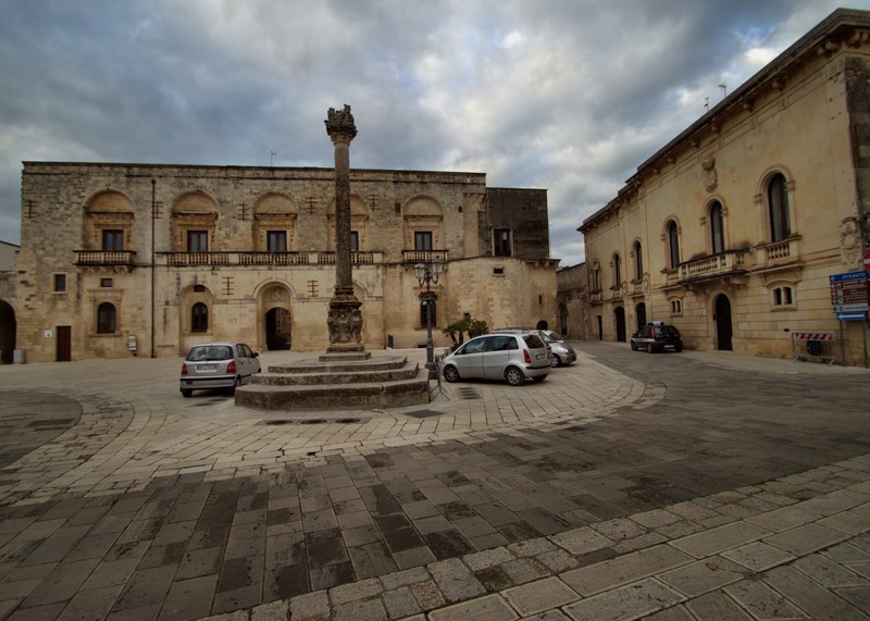 Muro Leccese – Piazza del Popolo e la Colonna dei quattro Evangelisti