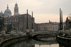 Tra Prato della Valle e l’Isola Memmia