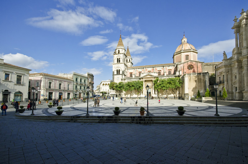 ''Il Duomo e la piazza omonima'' - Acireale